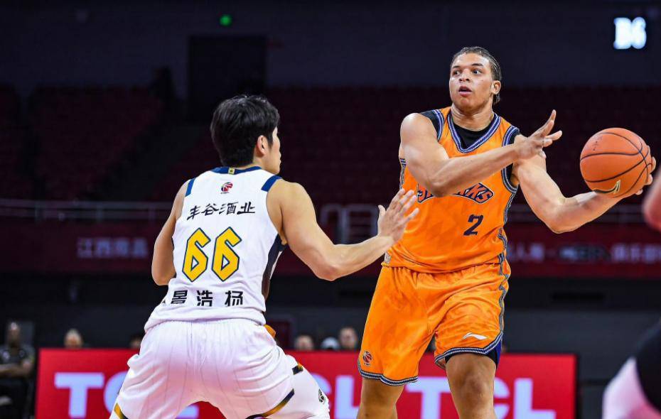 太狠了！深圳男篮清晨扳平良机塔图姆在FPX比赛中高光表现，加时末段波尔图调整名单以备国王杯