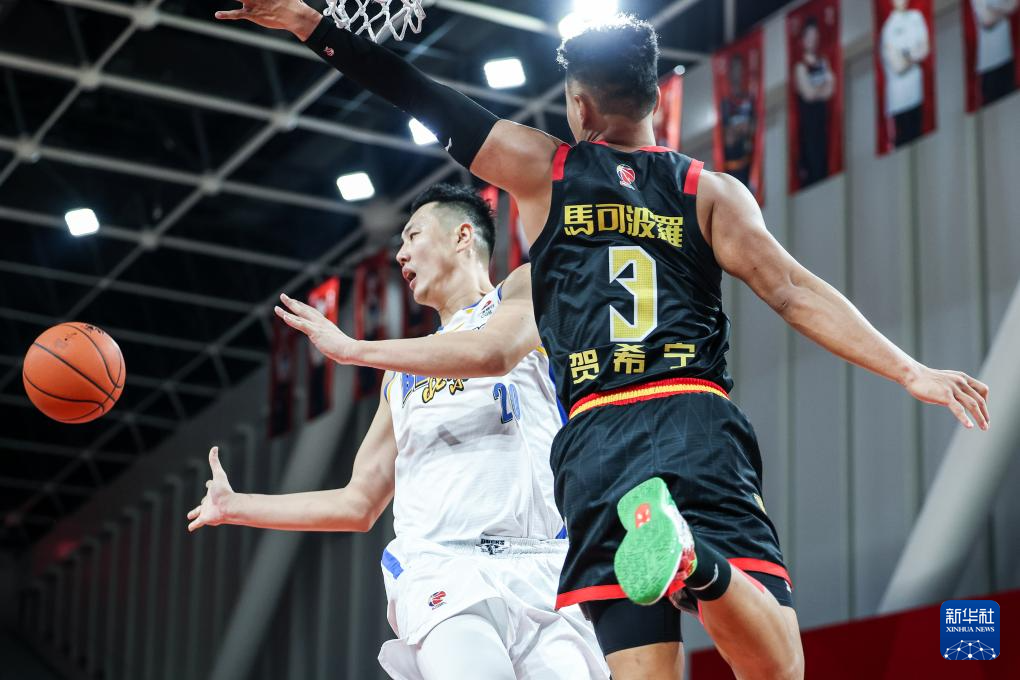 太狠了！深圳男篮清晨扳平良机塔图姆在FPX比赛中高光表现，加时末段波尔图调整名单以备国王杯